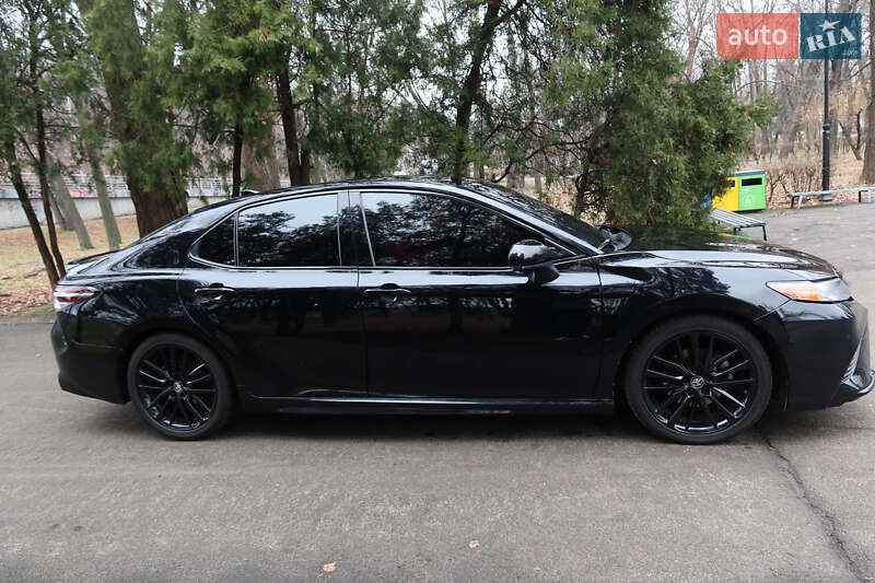 Седан Toyota Camry 2017 в Киеве