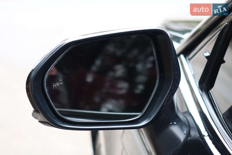 Седан Toyota Camry 2017 в Киеве