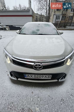 Седан Toyota Camry 2017 в Харкові