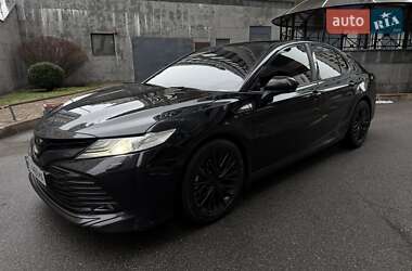 Седан Toyota Camry 2017 в Киеве