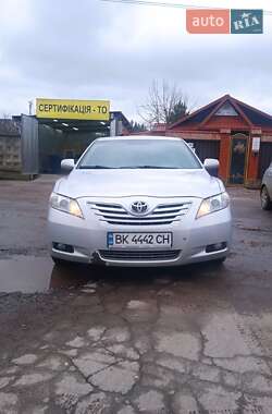 Седан Toyota Camry 2007 в Рівному