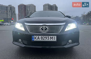 Седан Toyota Camry 2013 в Киеве