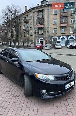 Седан Toyota Camry 2012 в Києві