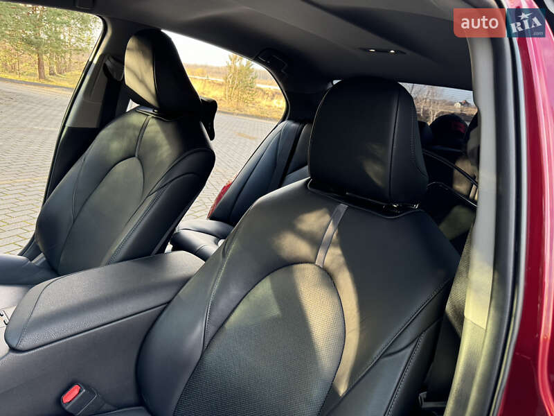 Седан Toyota Camry 2021 в Дрогобыче