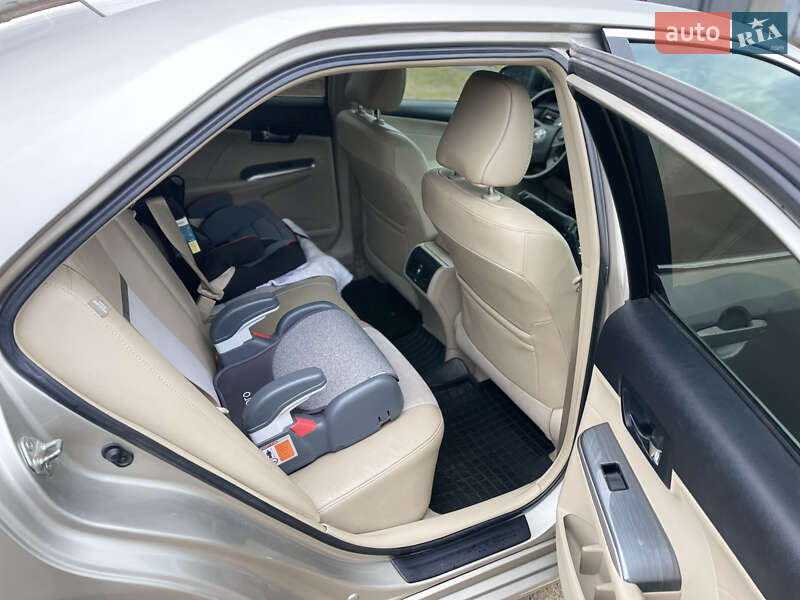 Седан Toyota Camry 2013 в Яворові