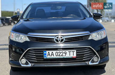 Седан Toyota Camry 2016 в Києві