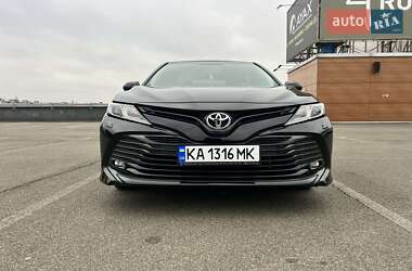 Седан Toyota Camry 2018 в Киеве