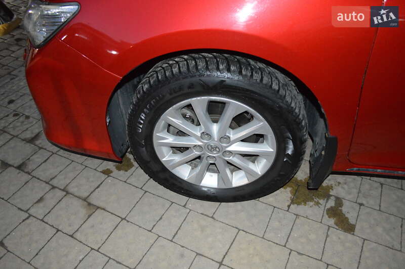 Седан Toyota Camry 2012 в Львові