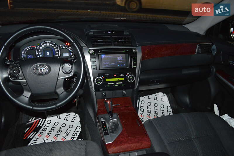 Седан Toyota Camry 2012 в Львові