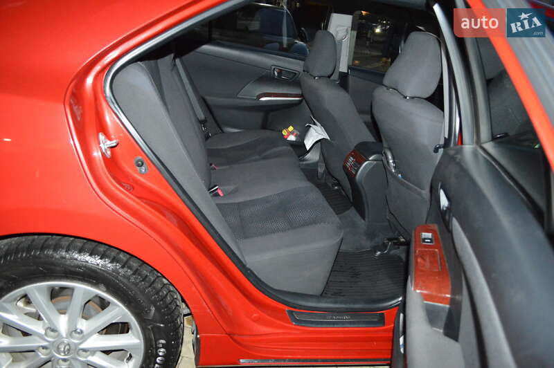 Седан Toyota Camry 2012 в Львові