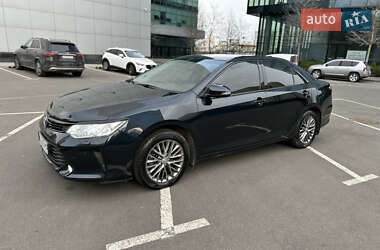 Седан Toyota Camry 2017 в Киеве