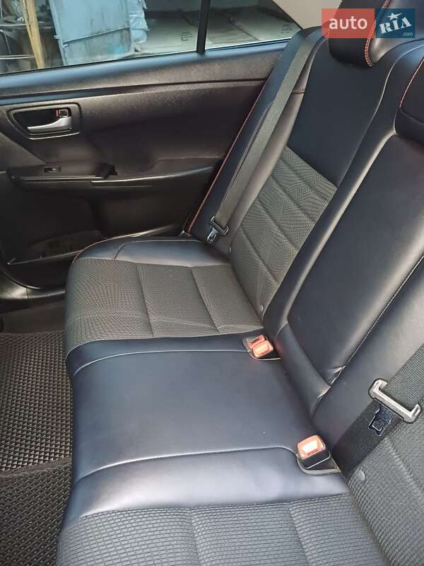 Седан Toyota Camry 2016 в Чернівцях