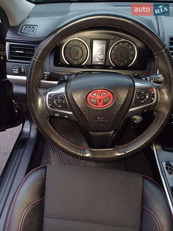 Седан Toyota Camry 2016 в Чернівцях
