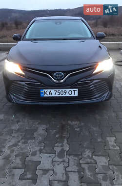 Седан Toyota Camry 2020 в Києві