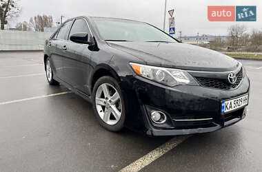 Седан Toyota Camry 2014 в Киеве