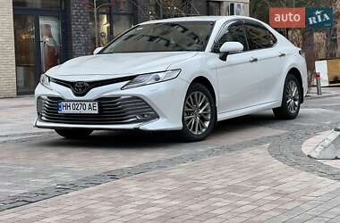 Седан Toyota Camry 2018 в Киеве