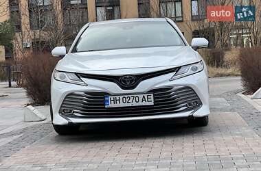 Седан Toyota Camry 2018 в Киеве