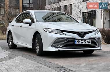 Седан Toyota Camry 2018 в Киеве