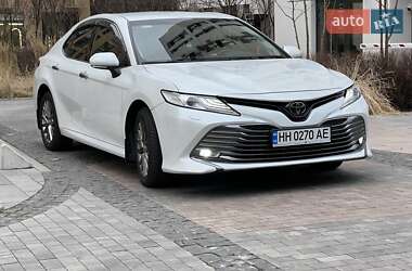 Седан Toyota Camry 2018 в Киеве