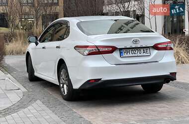 Седан Toyota Camry 2018 в Киеве