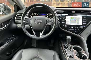 Седан Toyota Camry 2018 в Киеве