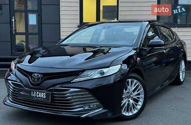 Седан Toyota Camry 2018 в Киеве