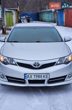 Седан Toyota Camry 2014 в Харкові