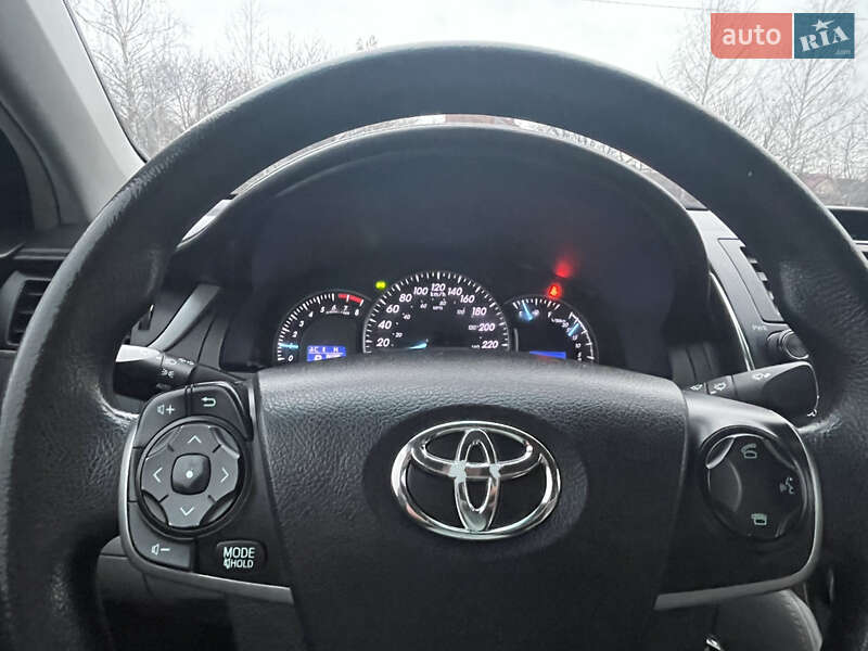 Седан Toyota Camry 2013 в Староконстантинове