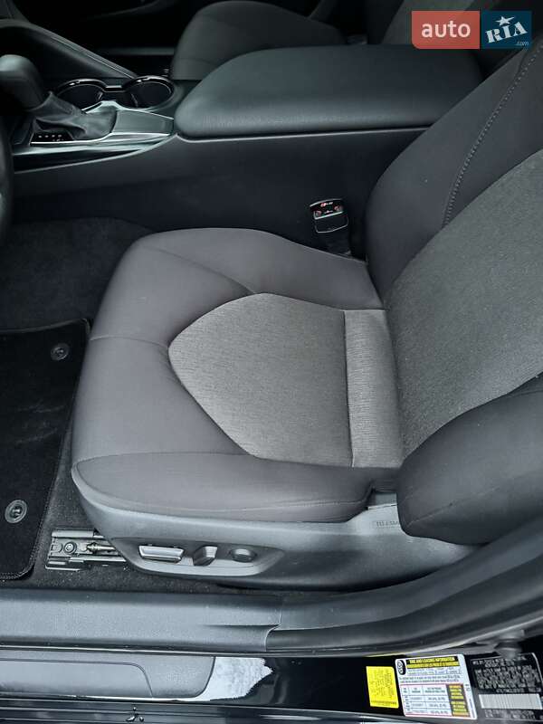 Седан Toyota Camry 2019 в Дніпрі