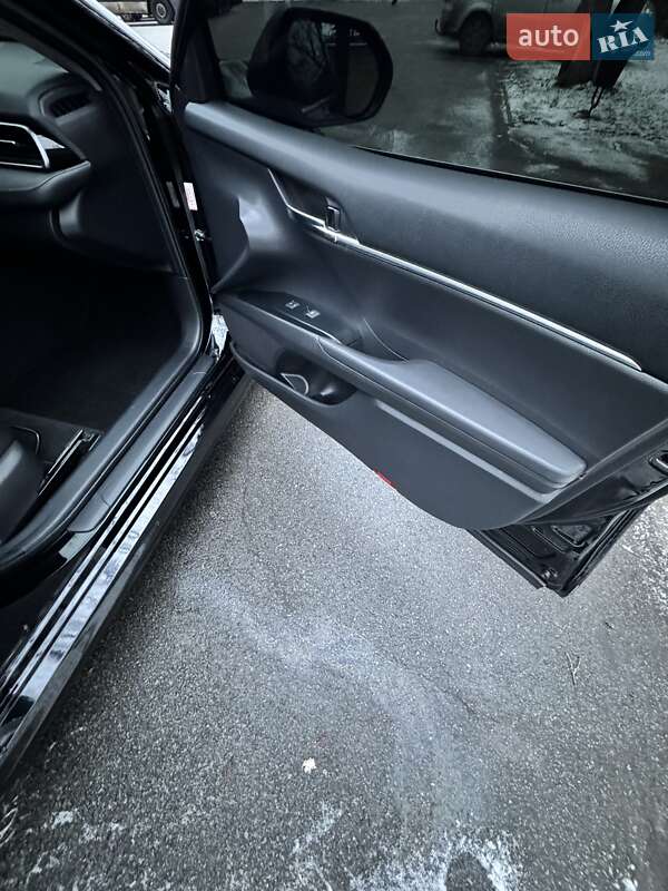 Седан Toyota Camry 2019 в Дніпрі