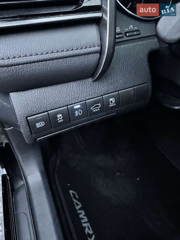 Седан Toyota Camry 2019 в Дніпрі