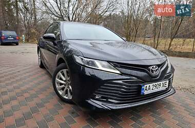 Седан Toyota Camry 2018 в Киеве