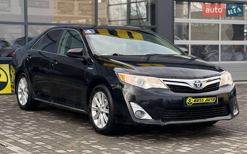 Седан Toyota Camry 2013 в Івано-Франківську