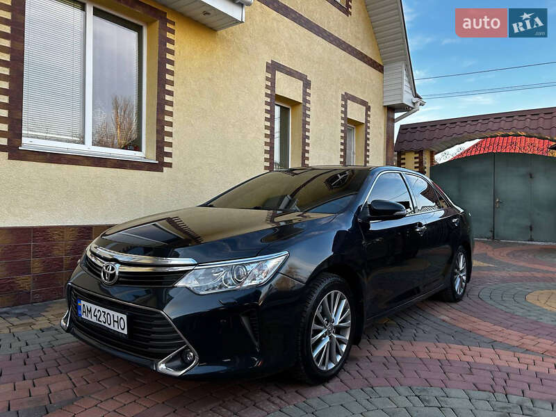 Седан Toyota Camry 2015 в Миколаєві