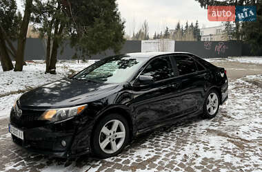 Седан Toyota Camry 2014 в Києві