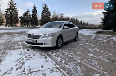 Седан Toyota Camry 2013 в Кривом Роге