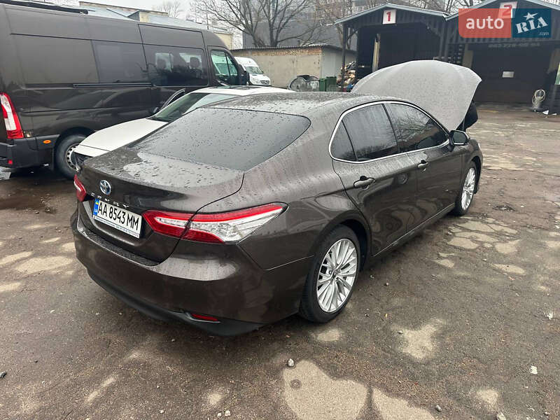 Седан Toyota Camry 2019 в Киеве