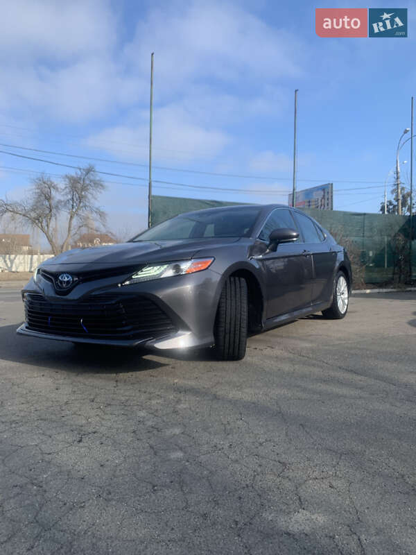 Седан Toyota Camry 2020 в Киеве