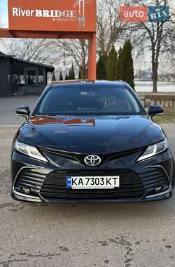 Седан Toyota Camry 2023 в Киеве