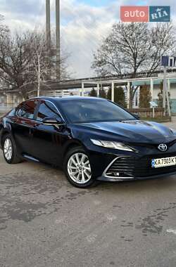 Седан Toyota Camry 2023 в Киеве