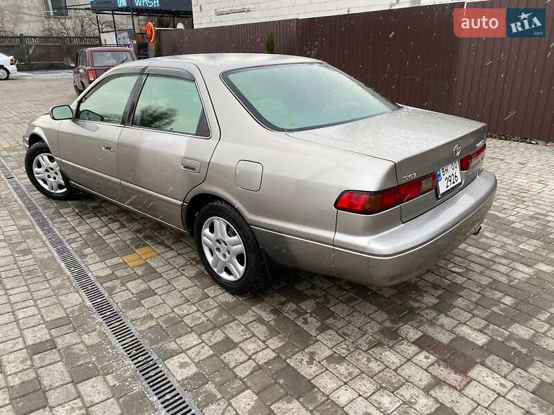 Седан Toyota Camry 1999 в Раздельной