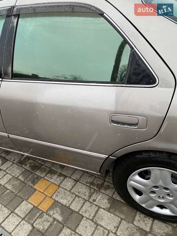 Седан Toyota Camry 1999 в Раздельной