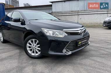 Седан Toyota Camry 2015 в Киеве