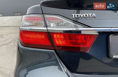 Седан Toyota Camry 2015 в Киеве