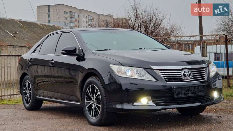 Седан Toyota Camry 2014 в Смеле