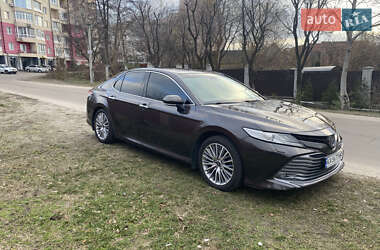 Седан Toyota Camry 2018 в Киеве