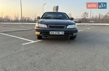 Седан Toyota Camry 2000 в Києві