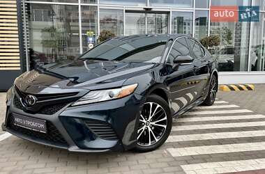 Седан Toyota Camry 2019 в Чернігові