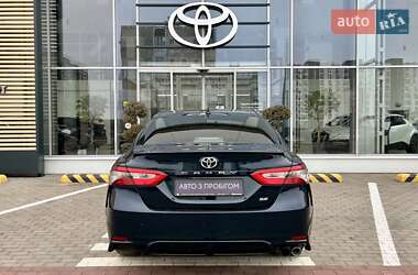 Седан Toyota Camry 2019 в Чернігові