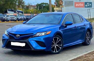 Седан Toyota Camry 2018 в Херсоне